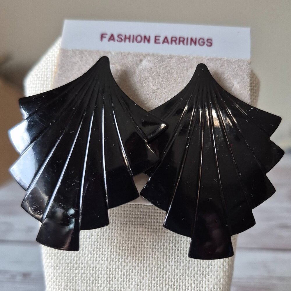 NWT Vintage 1980s Fan-Shaped Black Earrings